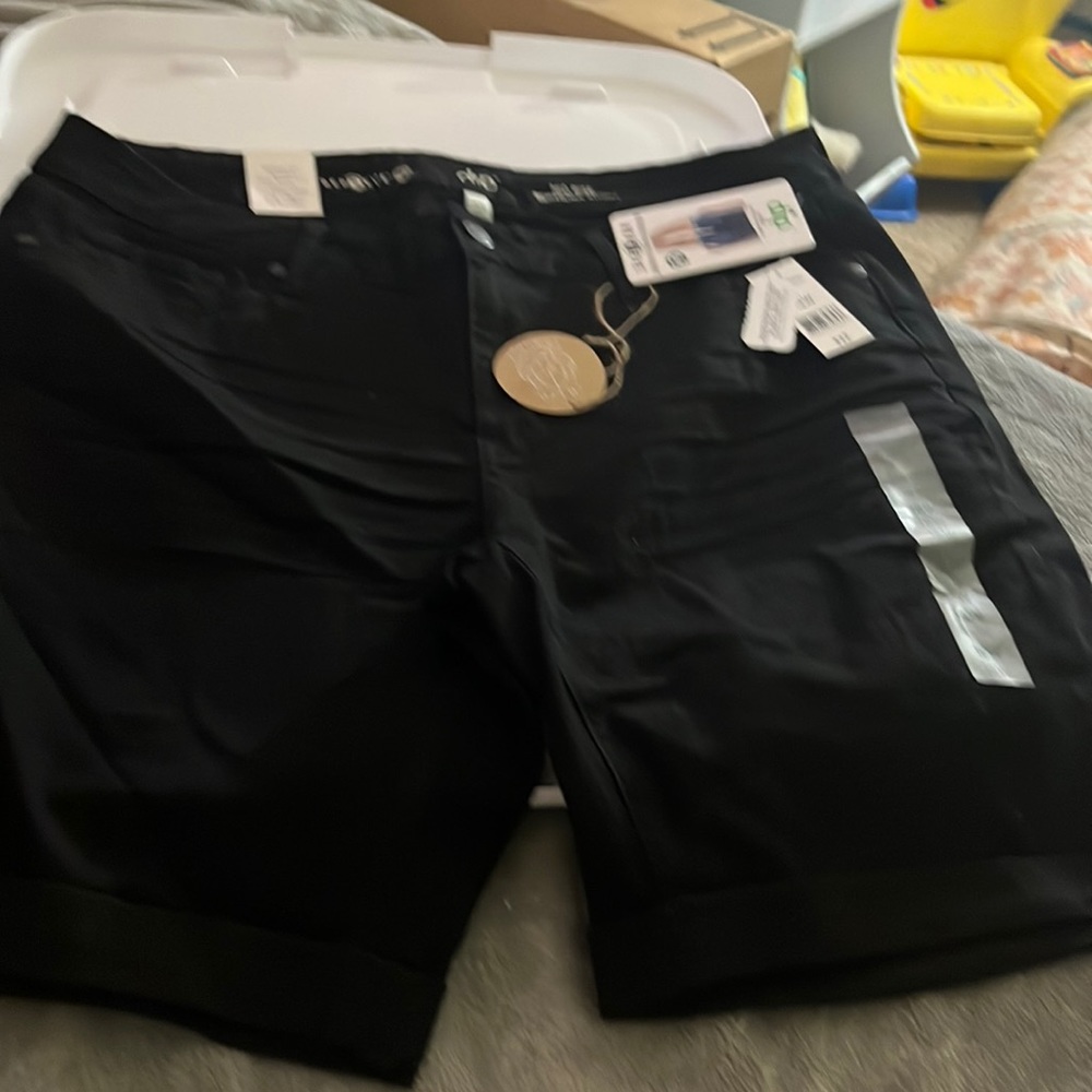 Mid rise Bermuda shorts